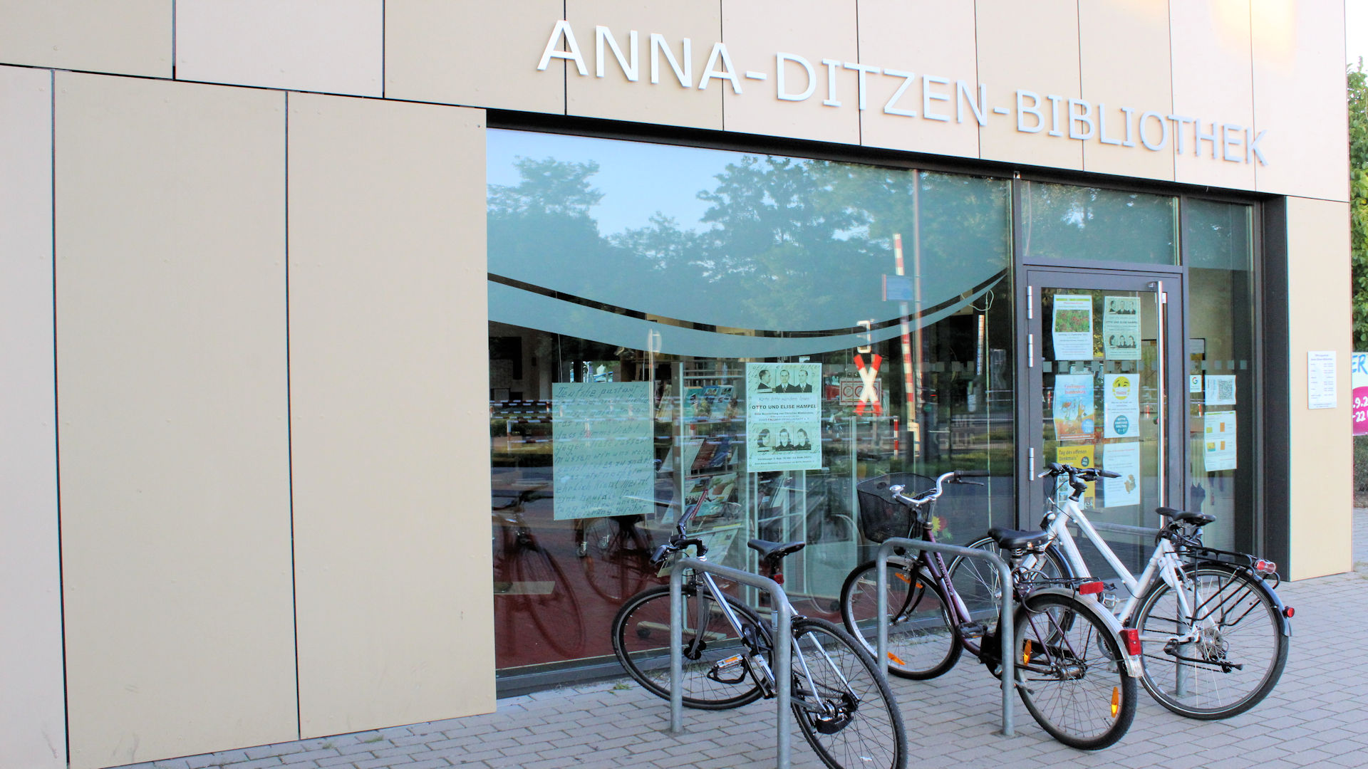 Anna-Ditzen-Bibliothek (Foto Reno Engel 2021)